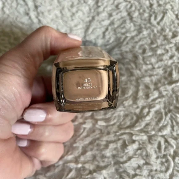 CHANEL Vitalumière SPF 15 Foundation 40 Beige - New - rare find, discontinued